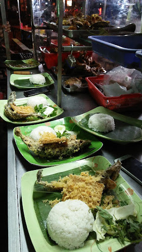 Opinii despre Warung Bu lekha în Kota Semarang - Gastronomi dan perhotelan
