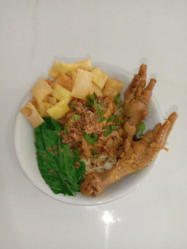Opinii despre Mie ayam dan Bakso RAYA în Surabaya - Gastronomi dan perhotelan