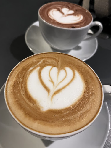 Kedai Kopi Gunung Anyar - Gastronomi dan perhotelan