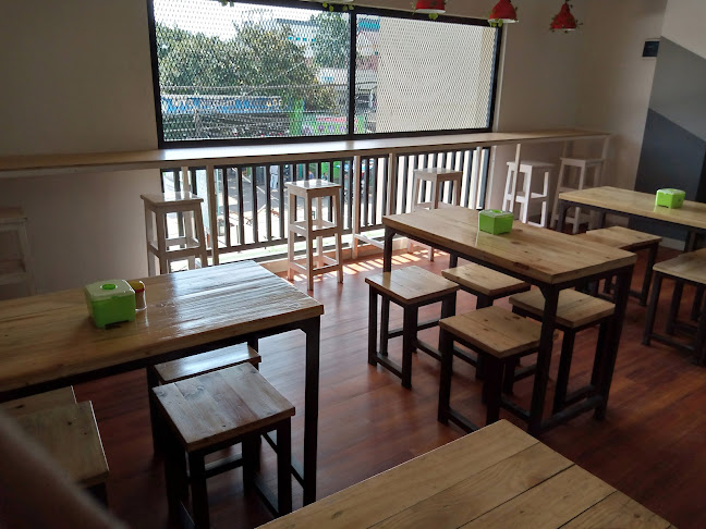 Ruang tamu cafe & resto - Kota Tangerang Selatan