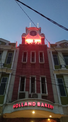 HOLLAND BAKERY BERINGIN RAYA - Kota Bandar Lampung