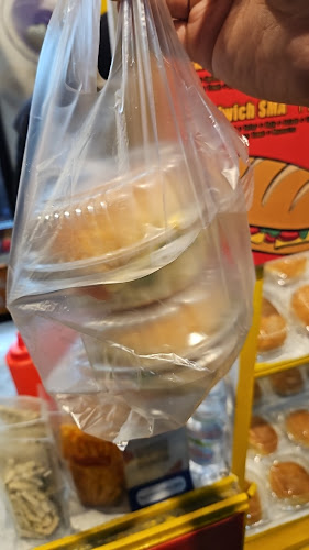 Comentarii opinii despre Burger SD Stasiun PondokCina