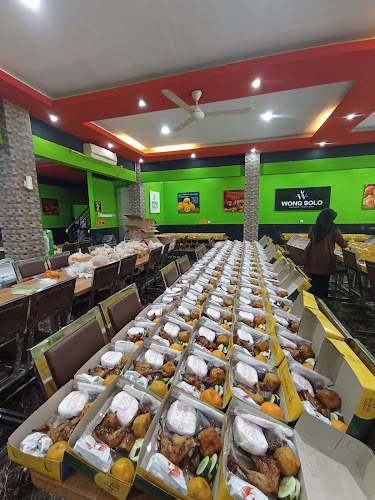 AYAM BAKAR WONG SOLO RUNGKUT MADYA