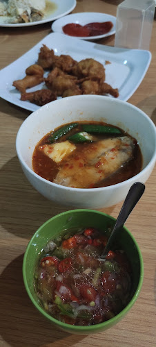 Opinii despre Warung Bambu Lulu Sop Kepala Ikan în Kota Denpasar - Gastronomi dan perhotelan