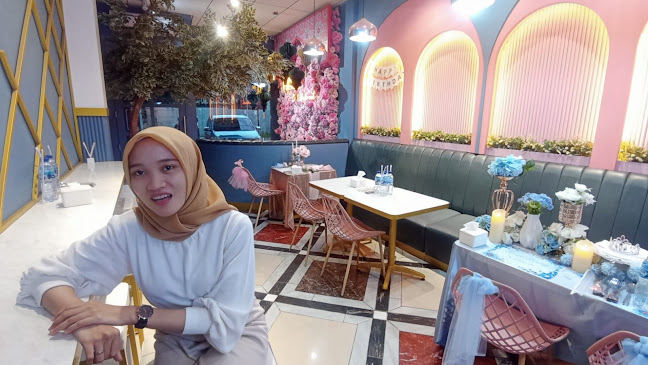 Maure - Gastronomi dan perhotelan