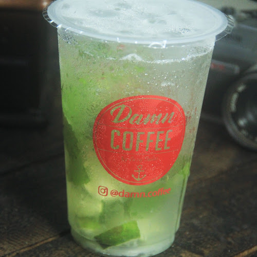 Opinii despre DAMN Coffee în Kota Depok - Gastronomi dan perhotelan