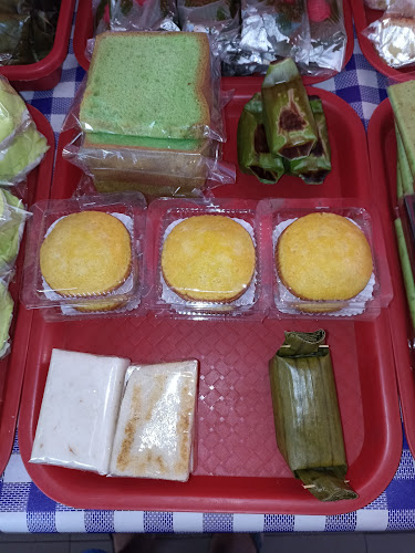 Opinii despre Suci Kue Kios Pasar Pon în Kota Blitar - Gastronomi dan perhotelan