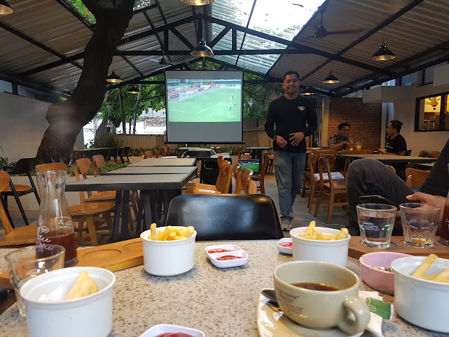 Coffee Toffee Airlangga Corner - Surabaya