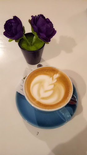 Opinii despre Hill&Tiff Coffee and Eatery în Kota Palopo - Gastronomi dan perhotelan