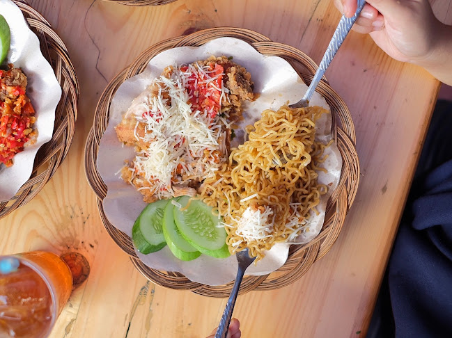 Opinii despre Ayam Geprek Master Wayame în Kota Ambon - Gastronomi dan perhotelan