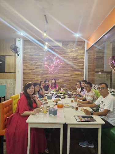 Opinii despre Ikan Segar Mundu Resto dan Kost în Kota Madiun - Gastronomi dan perhotelan