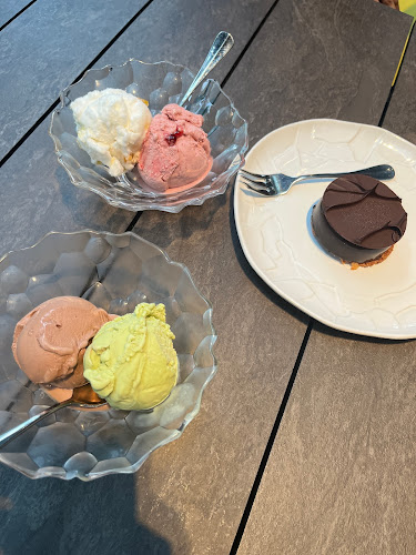Goolali Gelato Bar & Patisserie - Gastronomi dan perhotelan