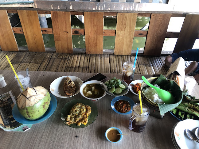 Opinii despre Rumah Makan Saung Babeh Setu în Kota Tangerang Selatan - Gastronomi dan perhotelan
