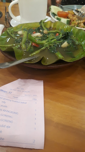 Opinii despre Sop Buntut by Oemah Cobek în Kota Mataram - Gastronomi dan perhotelan