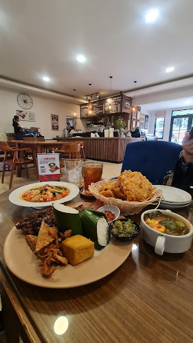 de'Clan Resto & Cafe Depok - Gastronomi dan perhotelan