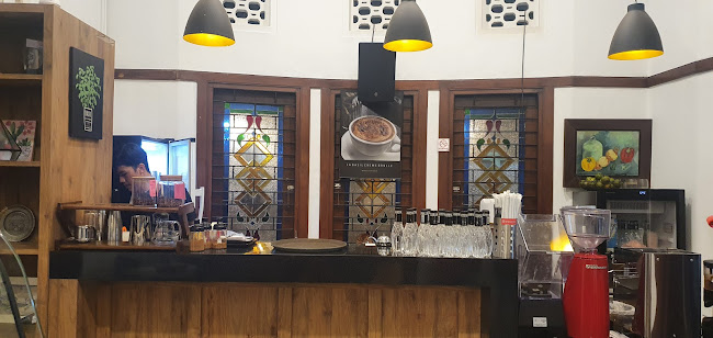 Jl. Mangga No.37, Cihapit, Kec. Bandung Wetan, Kota Bandung, Jawa Barat 40121