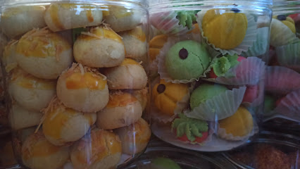 Delish Cake and Cookies