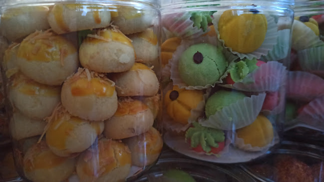 Delish Cake and Cookies