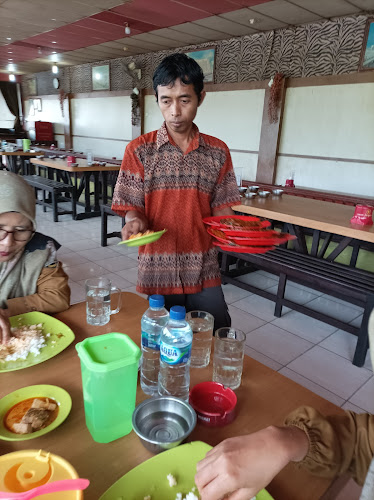 Comentarii opinii despre Pondok Ikan Bakar Aru Cabang Teluk Kabung