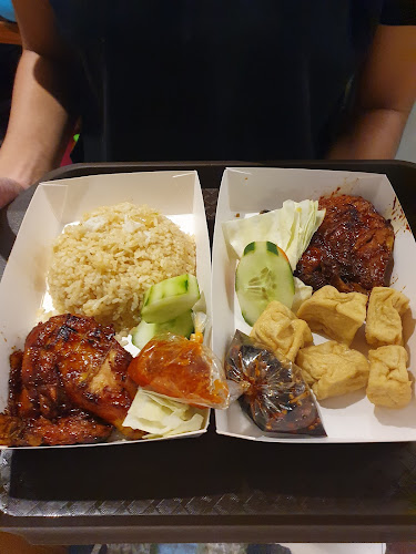 Opinii despre Ayam Tulang Lunak Bu Lik - Genteng Biru în Kota Denpasar - Gastronomi dan perhotelan