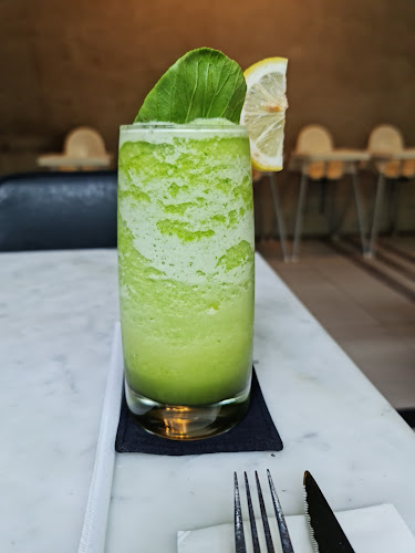 OURA - Cafe & Restaurant