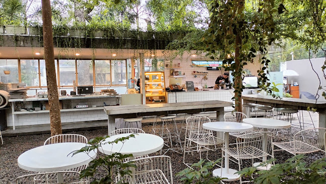 Tjimanoek Koffie & Meals (Koffie, Meals, Billiard & Breakfast) - Gastronomi dan perhotelan