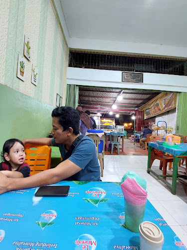 Ayam Penyet dan Pecel Lele Angkringan H. Kasni - Gastronomi dan perhotelan