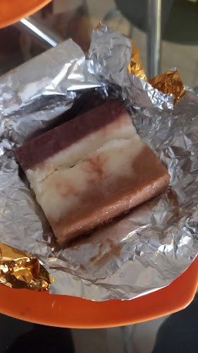 Es Krim dan Salon Mahkota - Gastronomi dan perhotelan