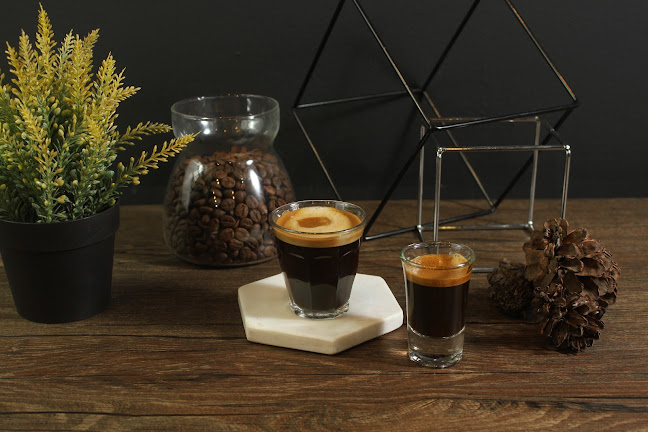 Opinii despre Upndown Cafe în Kota Depok - Gastronomi dan perhotelan