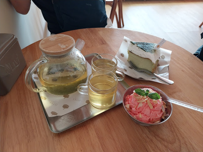 Joyi Bakes Cafe - Tiramisu Bingsoo Tea Dessert - Gastronomi dan perhotelan