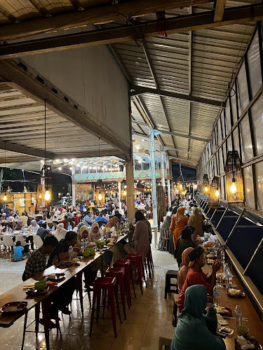 Saraba Nyaman Floating Restaurant