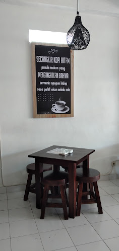 Opinii despre Nina Coffe & Bakery în Kota Denpasar - Gastronomi dan perhotelan
