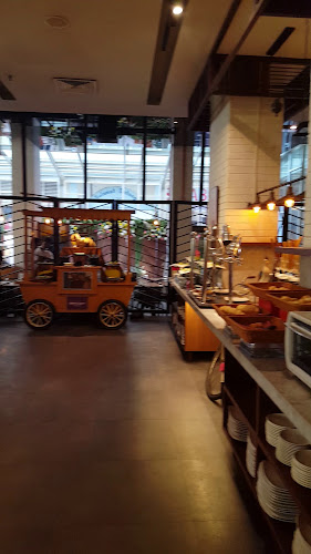 Opinii despre Trimurti Restaurant în Surabaya - Gastronomi dan perhotelan