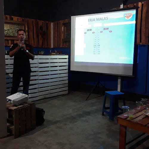 XGMG+6V5, Jl. Orinunggu Lrg. Mahkota, Mokoau, Kec. Kambu, Kota Kendari, Sulawesi Tenggara 93231