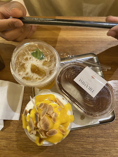 Joyi Bakes Cafe - Tiramisu Bingsoo Tea Dessert - Gastronomi dan perhotelan