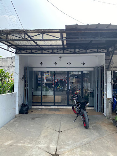 Jl. Limo Raya No.123, Limo, Kec. Limo, Kota Depok, Jawa Barat 16515