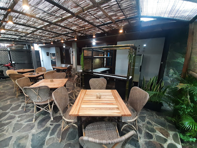 Jl. Raya Golf Dago No.3, Cigadung, Kec. Cibeunying Kaler, Kota Bandung, Jawa Barat 40135