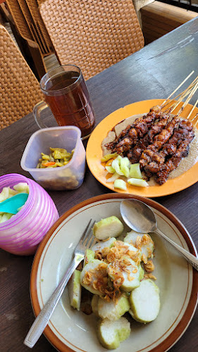 Opinii despre Sate Ayam Tegal Pak Tjasmadi Sidjan în Kota Tegal - Gastronomi dan perhotelan