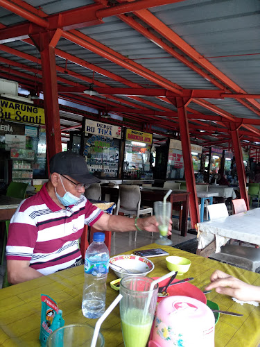 Opinii despre Sentra Wisata Kuliner Taman Prestasi în Surabaya - Gastronomi dan perhotelan