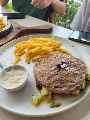 Opinii despre Over Horizon Resto în Kota Semarang - Gastronomi dan perhotelan