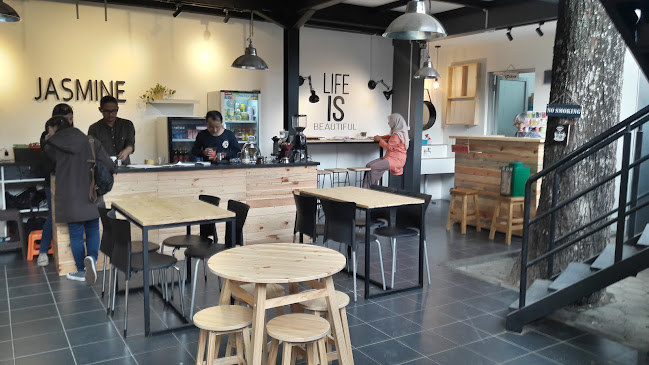 Jl. Dayang Sumbi No.10, Lb. Siliwangi, Kecamatan Coblong, Kota Bandung, Jawa Barat 40132