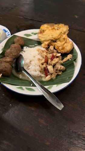 Opinii despre Wedangan Pendhopo în Kota Surakarta - Gastronomi dan perhotelan