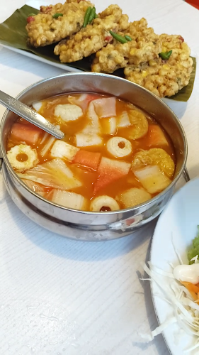 Waroenk Kito Padang - Kota Padang