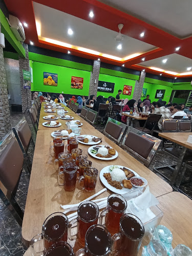 AYAM BAKAR WONG SOLO RUNGKUT MADYA - Gastronomi dan perhotelan