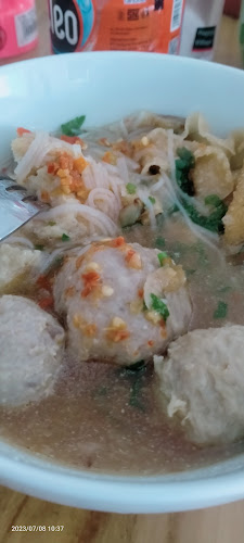 V5VJ+M65, Jl. Kalimantan, Sananwetan, Kec. Sananwetan, Kota Blitar, Jawa Timur 66137