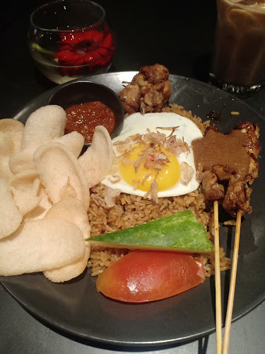 Area Komersial Graha Famili, Jl. Mayjend. Jonosewojo, Babatan, Wiyung, Surabaya, East Java 60226