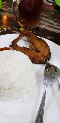 Warung Bambu Lulu Sop Kepala Ikan - Gastronomi dan perhotelan