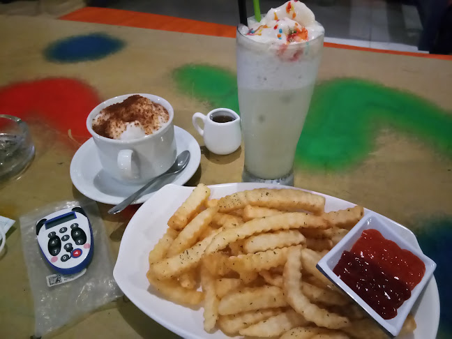 Opinii despre Warna Cafe în Surabaya - Gastronomi dan perhotelan