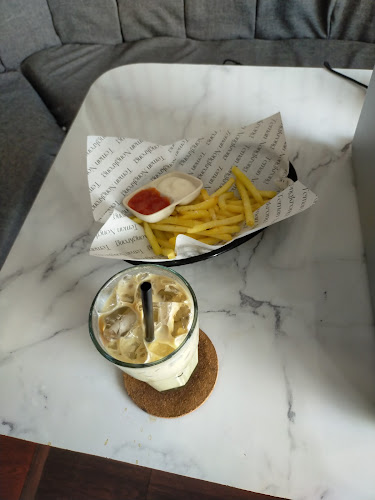 Opinii despre Teman Nongkrong Kamboja în Kota Denpasar - Gastronomi dan perhotelan