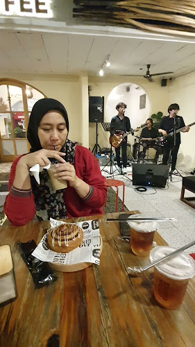 Me.Dia Coffee and Space - Gastronomi dan perhotelan